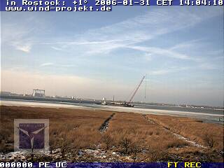 Montage der ersten Offshore Wind Energie Anlage in Deutschland